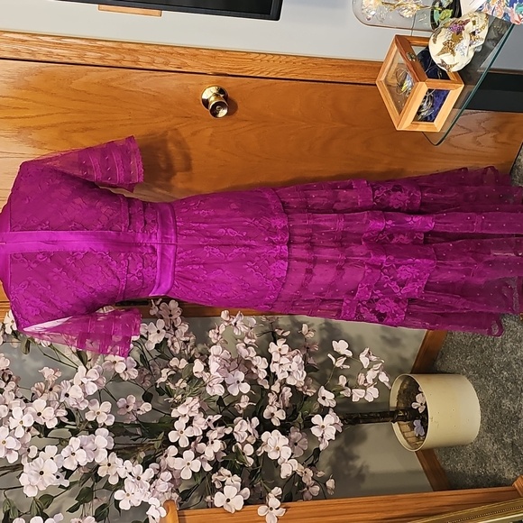 Elegant Purple Lace Dress - Picture 9 of 12